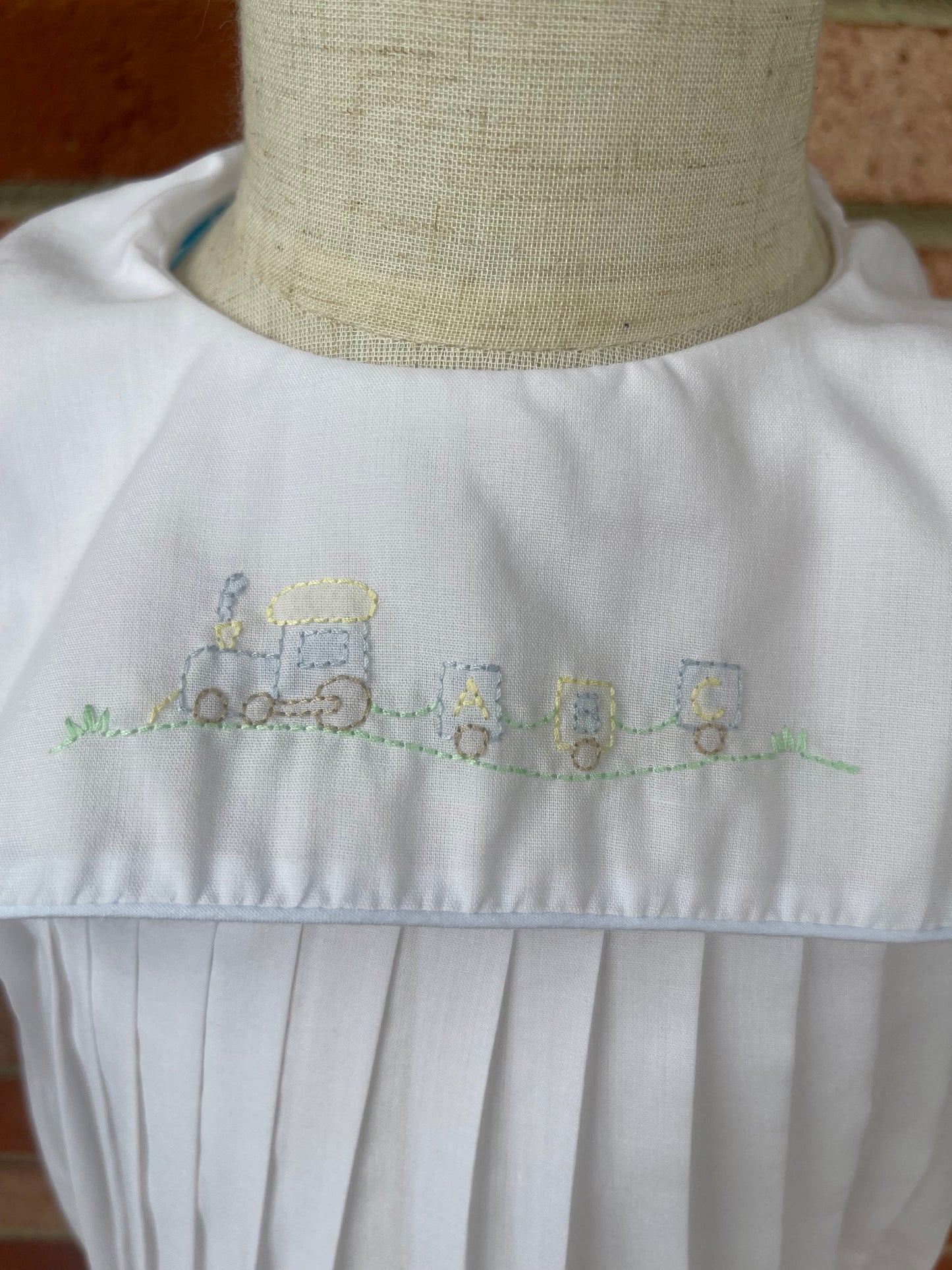 Embroidered Train Bubble- White